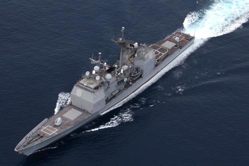 配备神盾系统提康德罗加级飞弹巡洋舰。