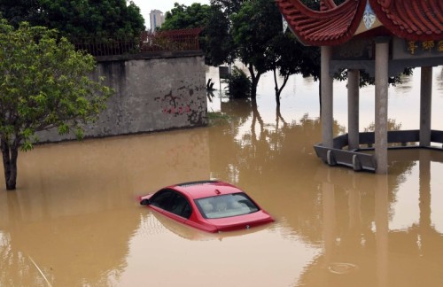 颱風侵襲福建 暴雨淹農田 24萬人被迫撤離