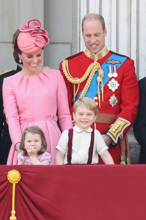 英国王室一家4口幸福美满羡煞众人。