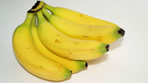 香蕉煮水，煮好的水里放一点肉桂，就可以喝了，可解决失眠问题。
