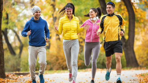 慢跑等有氧運動能促進全身血液循環，保養眼睛。