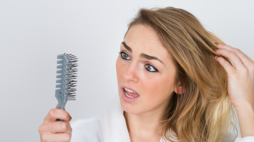 在感染、化學與精神三方面的問題作用下，天氣炎熱就特別的容易掉髮。