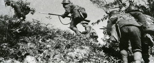 1939年，白崇禧指挥昆仑关攻坚战，国军向日军进攻。