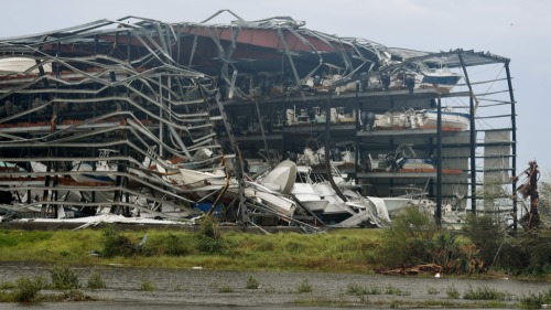 哈维飓风过后，德州罗克波特的一处多层建筑已面目皆非。