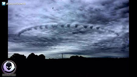 天空惊现神秘环状云UFO的时空隧道？