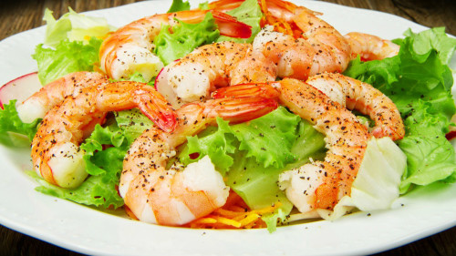 刘德华的午餐主食通常是鱼虾搭生菜沙律。