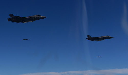 朝鮮8月29日發射導彈後，美軍F-35戰機與韓國戰機聯合軍事演習。