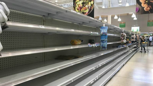 颶風厄瑪原預計登陸佛州東岸的邁阿密（Miami），邁阿密數天前已展開撤離行動，超市貨架6日晚間則已經空空蕩蕩，飲水與食物搶購一空。 