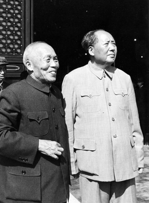 1966年10月1日，李宗仁被毛泽东请上天安门城楼，参加中共国庆庆典。