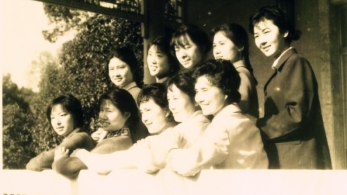 毛澤東身邊工作的女人。前排右三陳露文，右二張玉鳳。