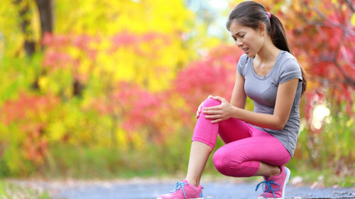 過度激烈運動可能造成「外傷性骨性關節炎」，運動時應謹慎。