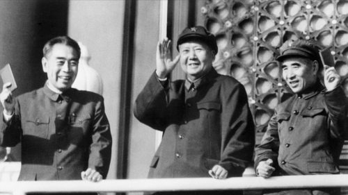毛要汪东兴在政治局会议上传达他的一句话：“林彪帮了我一个很大的忙……”
