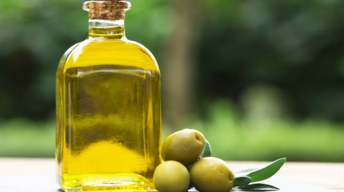 橄榄油是防止血液中积聚胆固醇的最好的油。