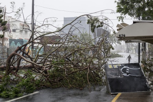 飓风玛利亚重创波多黎各 全岛大停电