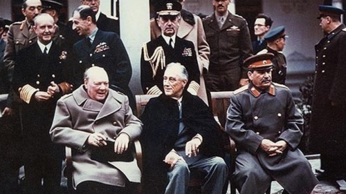 雅尔达会议中的三巨头：邱吉尔、罗斯福和斯大林。