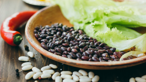 黑豆能补肾、解毒，尤其适合肾虚患者。