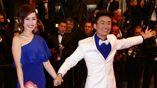 王寶強自爆妻子馬蓉與他的經紀人宋喆發展婚外情，消息震撼當年中國演藝圈。