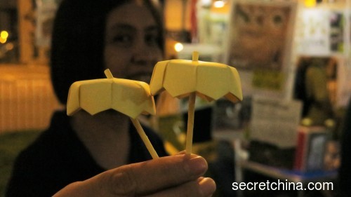 现场免费派发的小黄伞，供参加者分享到社交网络以表支持
