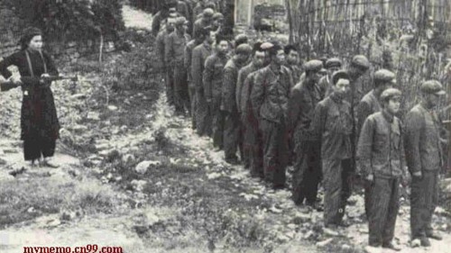 1979年，中共解放军对越作战19天作战损失6万人，图为被越军俘虏的解放军。