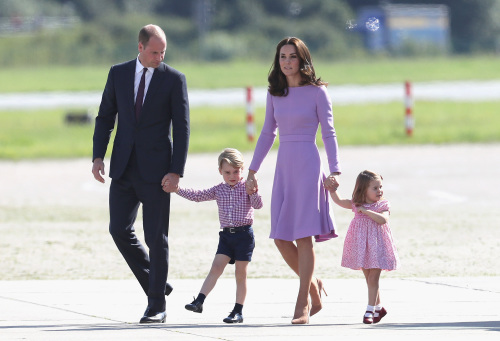 英国王室威廉王子及凯特王妃结婚至今已相爱近15年，婚后育有一双儿女。