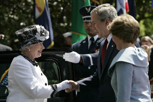 英国女王与第 54、55 任总统小布什