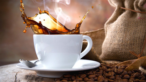咖啡中的抗氧化劑含量高，能提升皮膚整體的健康。