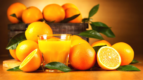橙子富含維生素C，能降低膽固醇和血脂。