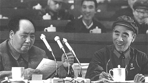 1969年毛泽东和林彪在中共九大会议上。（网络图片）