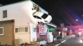 美離奇車禍肇事車「飛插」建築二樓(圖)