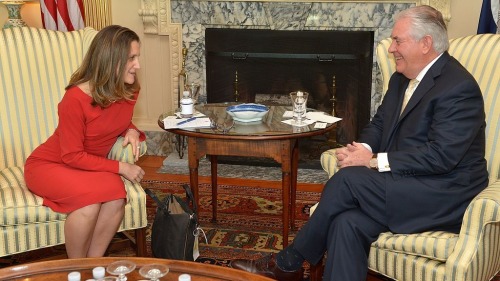 方慧兰就任外交部长后于2017年2月与美国国务卿雷克斯·蒂勒森会面