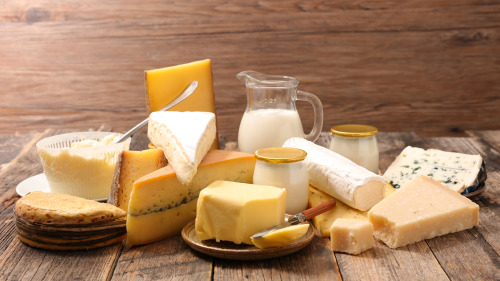 牛奶及乳製品中含有豐富的鈣質，有益於乳腺保健。