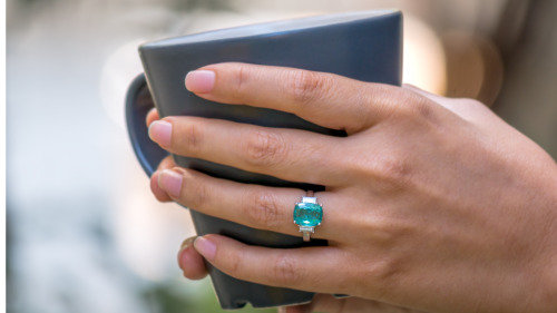 戒指是人們生活中常見的飾品，也是社交、婚嫁關係的重要象徵。