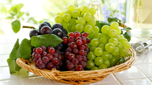 葡萄可补气血、暖肾，是体弱贫血者的滋补佳品。