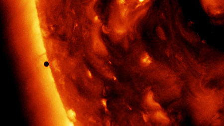 科学家发现：太阳正在老化行星远离太阳
