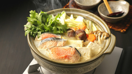 鱼类搭配豆腐一起食用，对预防心血管疾病的效果更好。