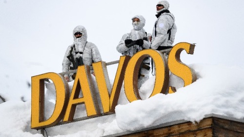 《中国日报》在报道瑞士达沃斯（Davos）举行的“世界经济论坛”相关消息时造假。