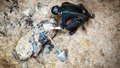香港警方爆炸品处理课人员昨日成功拆解一枚重达1000磅的二战美军空投弹