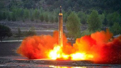 2017年5月14日，朝鮮試射了地對地中遠程導彈「火星12號」
