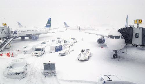 芝加哥至底特律将迎大暴雪 500航班提前取消