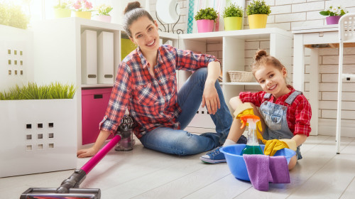 定期清扫室内，有助于防治尘螨。