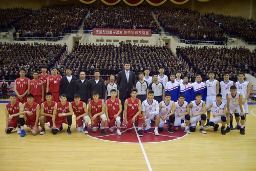 2018年10月11日，中國國家男子籃球隊與朝鮮對舉行了混編友誼賽。