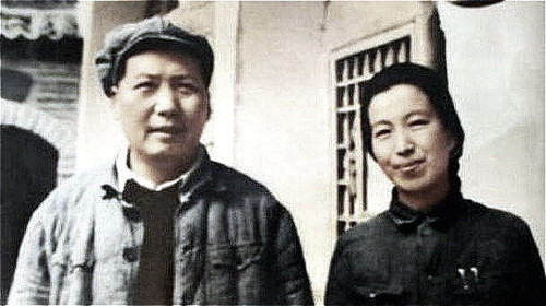 江青與毛澤東在延安時期的合照。（圖片來源：維基百科）