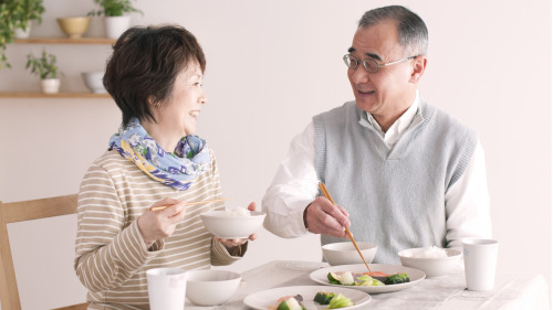 日本調查發現老年人咀嚼力不佳，會增加失智的風險。
