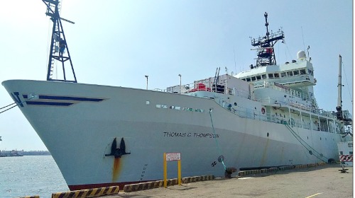 美國海軍科研船「湯瑪斯號」10月15日停泊於高雄港，國防部否認此事與軍方有關。圖為該船於今年4月首航高雄港。