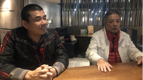 持中國護照的顏克芬（左）和劉興聯（右）在台申請政治庇護。