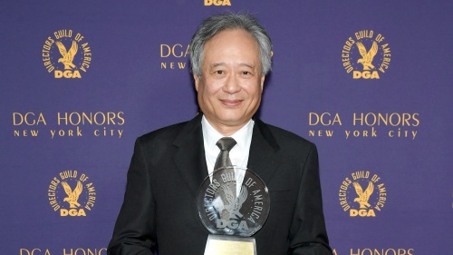 李安获颁终身荣誉奖美国导演工会胜赞“传奇”