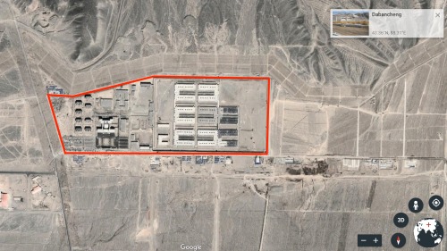 新疆达坂城小镇外的一处劳改营，在2015年7月12日时还只是一篇荒漠的地方。2018年4月22日，却出现了一片巨型建筑物
