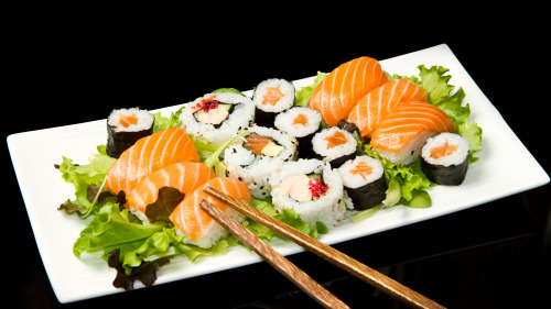 日本料理中的主食壽司，經常會搭配各種不同的海鮮，這些不同的搭配中，吃的順序其實是有講究的！