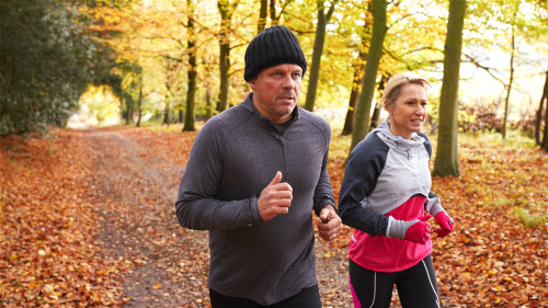 坚持运动的习惯有助于加快新陈代谢、增强免疫力。
