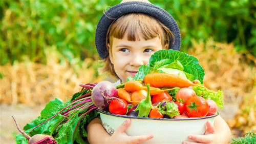 飲食應該多元化，多攝取一些蔬菜、水果。